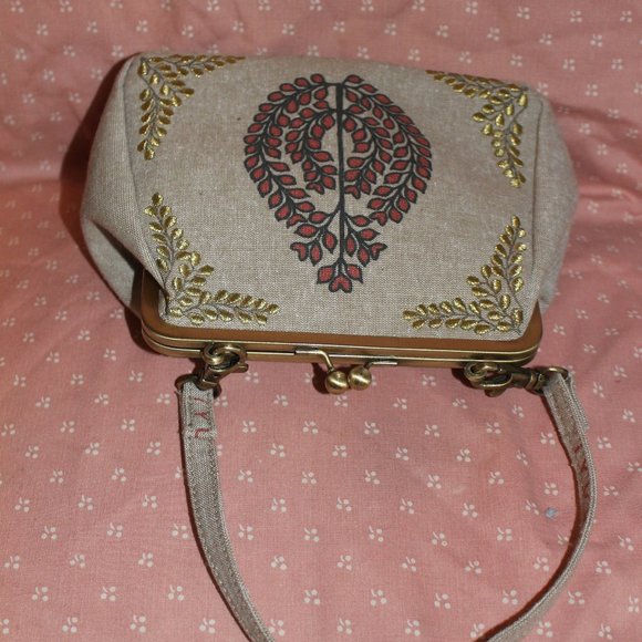 NWT IYURA Crossbody Bag Stenciled Look and Embroidery Work - Picture 4 of 6